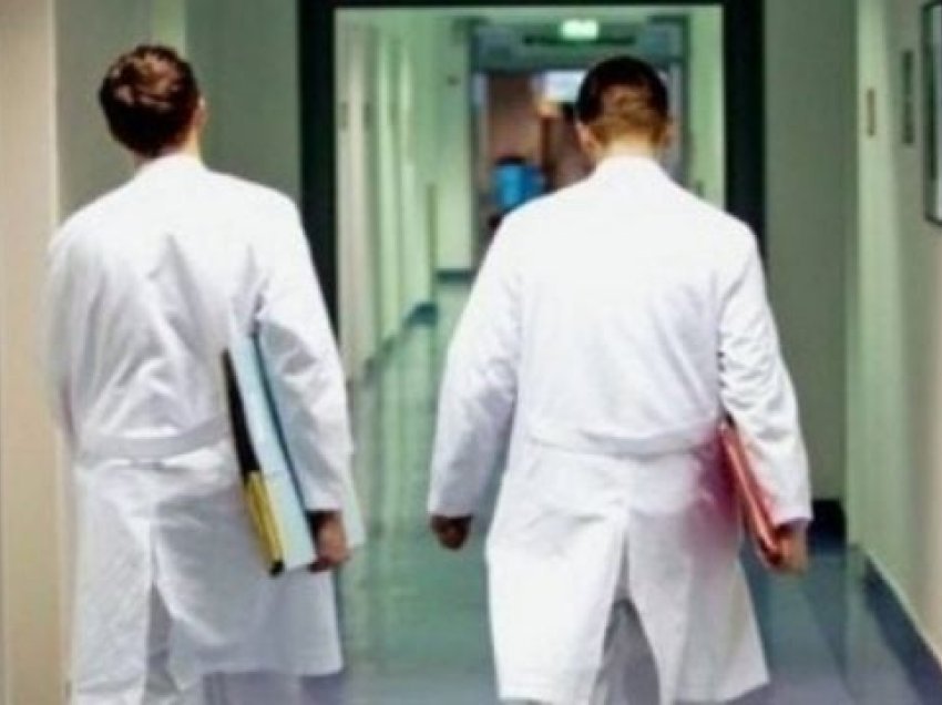 Heqja e vizave, paralajmërohet fluks më i madh i ikjes së mjekëve nga Kosova