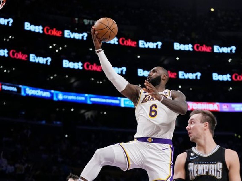Lakers rikthejnë epërsinë ndaj Grizzlies