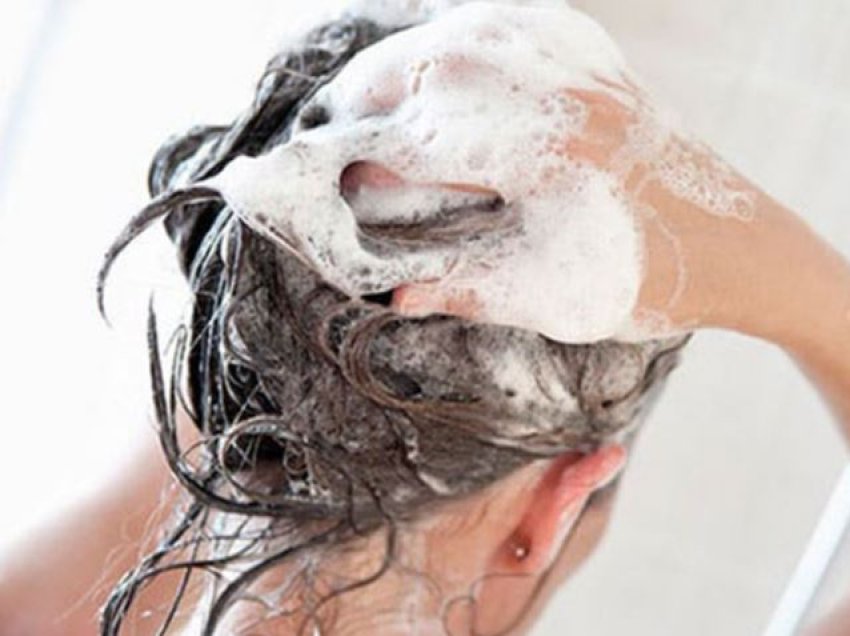 A është e sigurt të përdorni shampon e flokëve për trupin