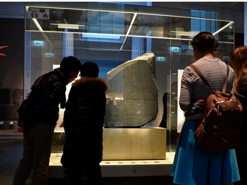 Muzeu Britanik përjashton një punëtor pas zhdukjes së disa artefakteve