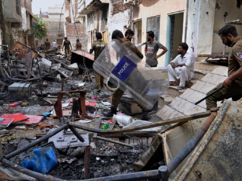 Pakistani arreston 129 persona pas sulmeve mbi kishat dhe shtëpitë e të krishterëve