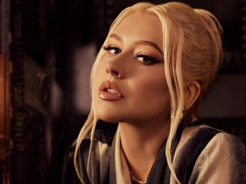 Privilegji i të qenit nënë, arritja më e madhe për Christina Aguileran