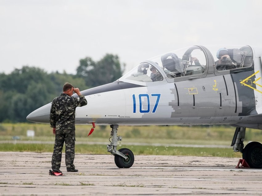 Tre pilotë ukrainas kanë vdekur pas një përplasjeje në ajër