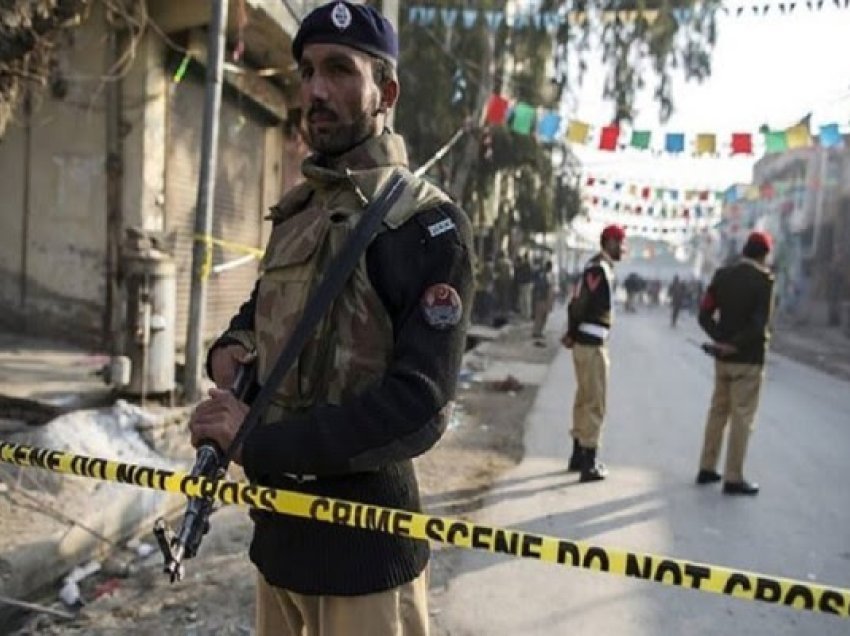 ​Tetë të vrarë nga të shtënat në autobus në Pakistan
