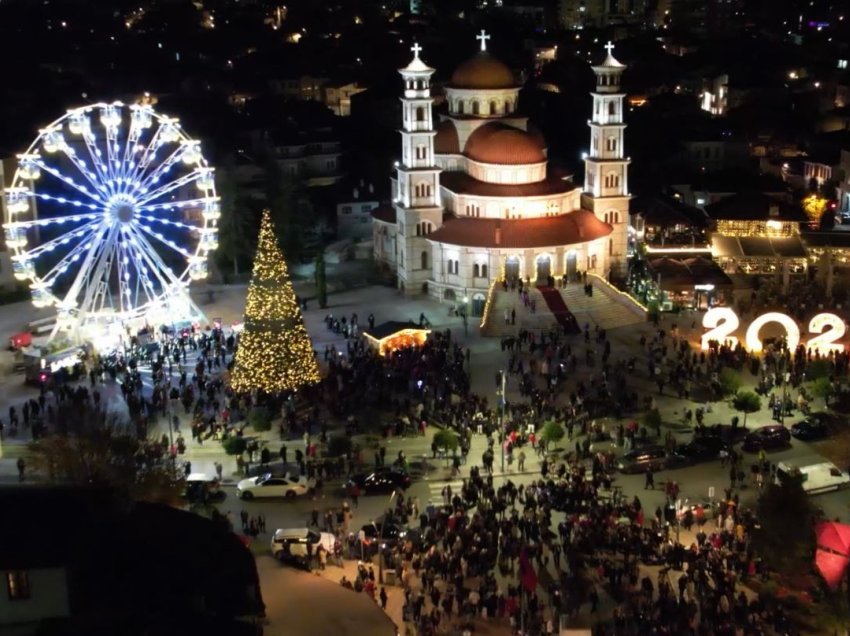 Kartolinë me serenatë për festat në Korçë, 21 kitaristë bëhen bashkë