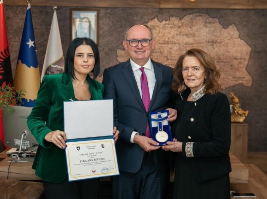 Aliu në 150-vjetorin e themelimit të Ferizajt e nderon me çmimin “Nderi i qytetit”, mjekun e ndjerë Sylejman Rexhepi