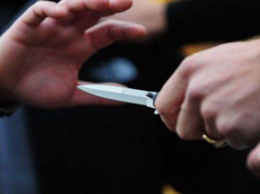 I mituri therë me thikë një tjetër në Prishtinë, arrestohet nga policia