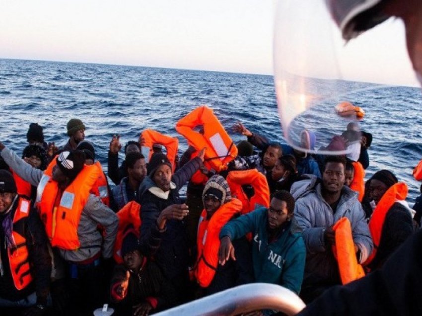 ​Vazhdojnë ardhjet e migrantëve në Lampeduza