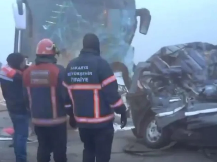 Përplasje vdekjeprurëse me 7 automjete në Turqi! Të paktën 11 të vdekur dhe 57 të plagosur