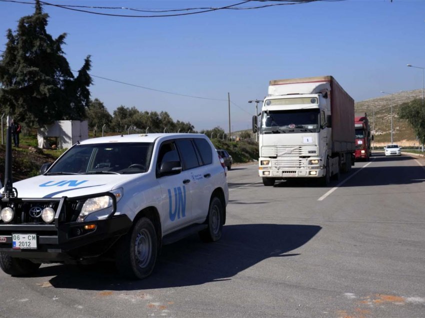 Karvani i ndihmës së parë arrin në veri të Sirisë
