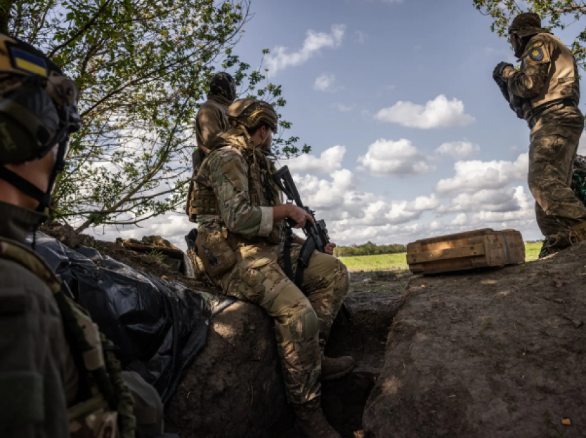 Trupat ukrainase vendosen në pozita të vështira, rrezikojnë humbjen e qytetit kyç dhe “rënien në kurth”