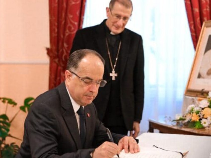 Begaj mesazh ngushëllimi për Papa Benediktin: Vlerësimi i tij për harmoninë fetare në Shqipëri mbetet në kujtesën tonë!