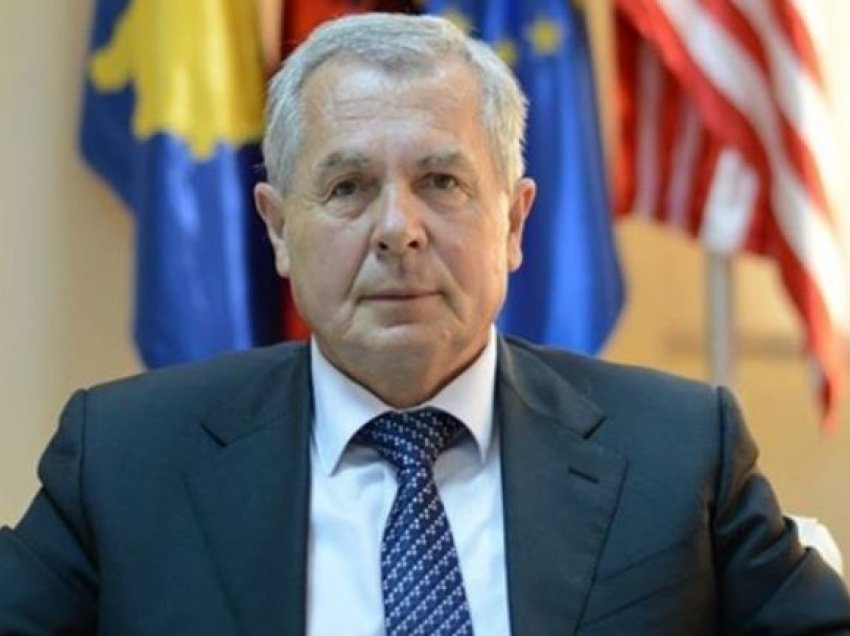 Ish-Ambasadori Avni Kastrati, i shkarkuar nga presidentja, fiton lëndën në Gjykatën Kushtetuese