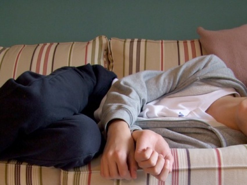Të fjeturit vonë e fëmijëve ndikon negativisht në sjelljen e tyre me veten dhe të tjerët