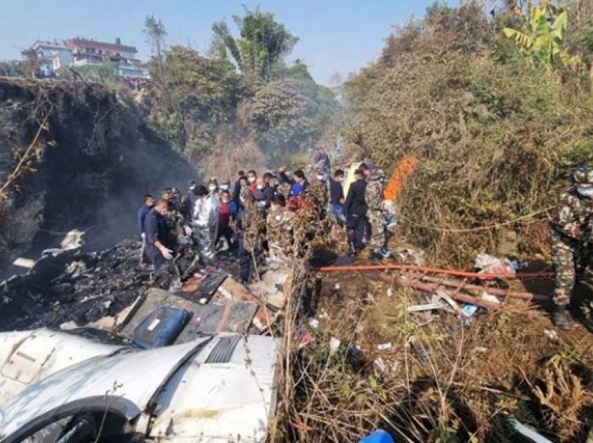 Pak mundësi që dikush i ka mbijetuar rrëzimit të aeroplanit në Nepal