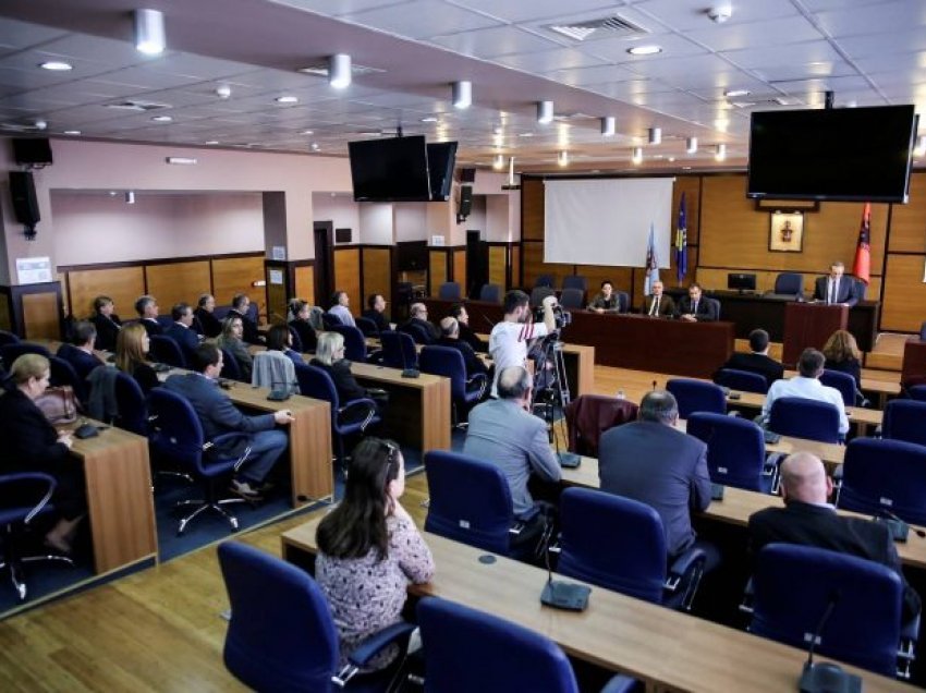 Kuvendi i Prishtinës diskuton për çështjen e tatimit në pronë