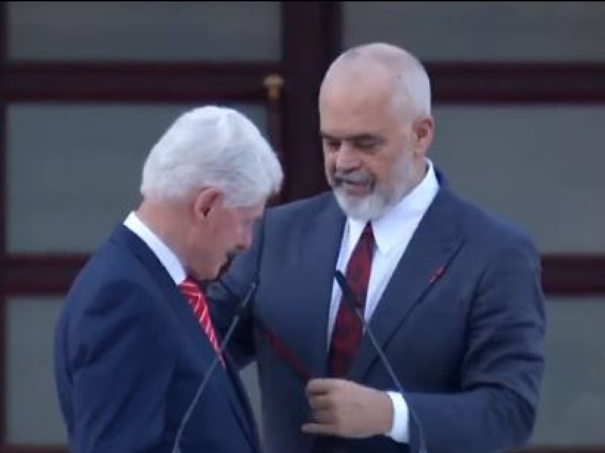  Rama i dhuron ish-presidentit Bill Clinton “Yllin e Mirënjohjes”: Është çmimi më i lartë që i jepet dikujt nga zyra e kryeministrisë