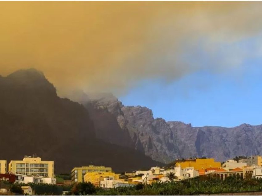 Mijëra të evakuuar nga shpërthimi i zjarrit në ishujt Kanarie
