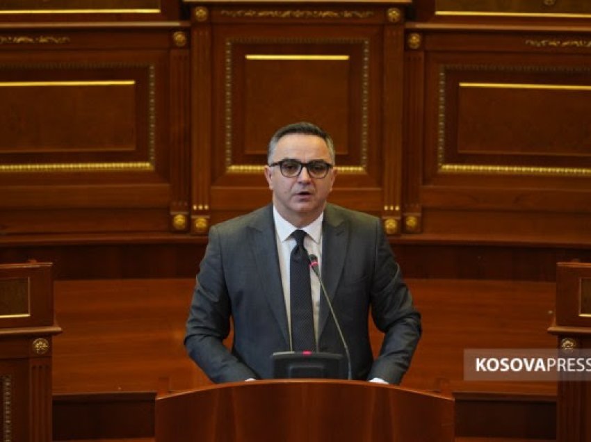 Tahiri për Kurtin: Sovraniteti i Kosovës është reduktuar në një oborr e zyre të një kryetari