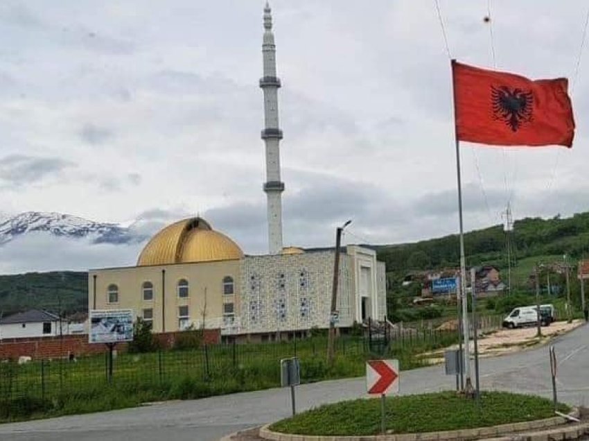 Dera e xhamisë në Ferizaj punohet nga vëllai e nipi i Ipeshkvit të Kosovës