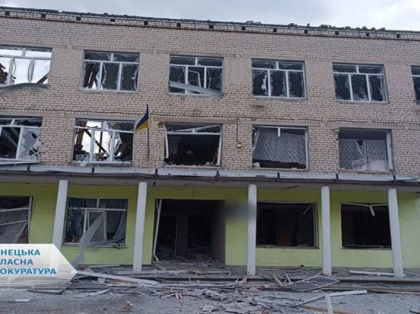 Forcat ruse sulmojnë një shkollë në Donetsk, dy të vrarë dhe 6 të plagosur