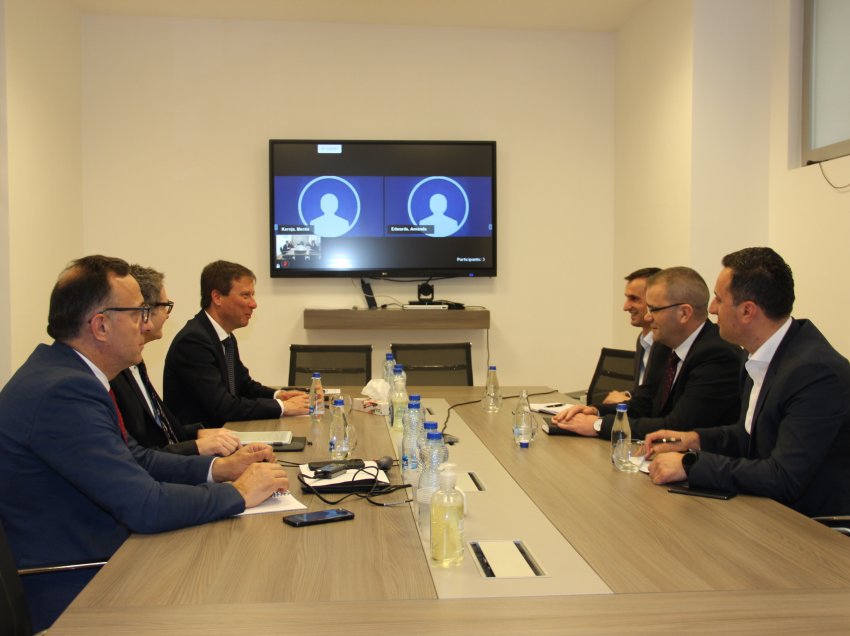 Guvernatori Mehmeti takoi drejtorin ekzekutiv të FMN-së për Kosovë