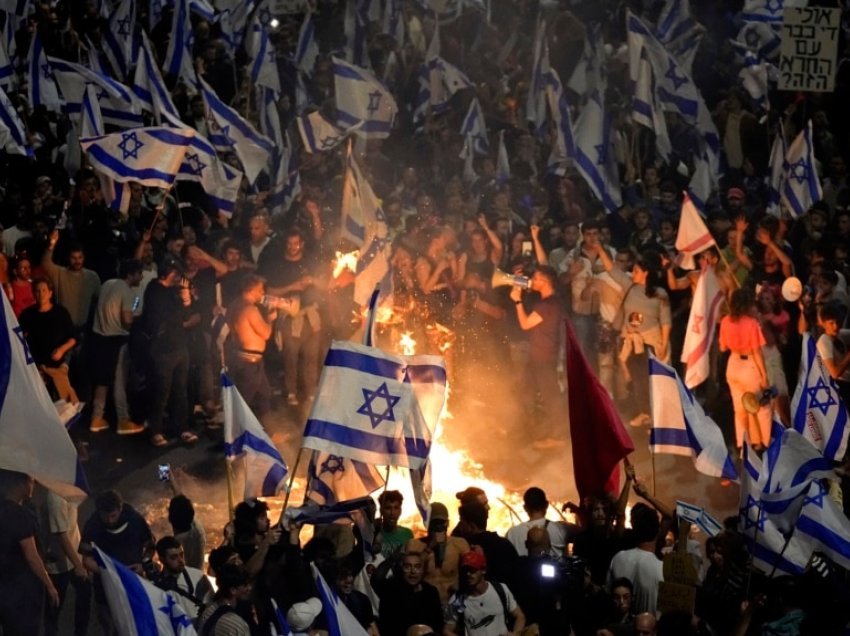 Protesta masive në Izrael, pas shkarkimit të Ministrit të Mbrojtjes