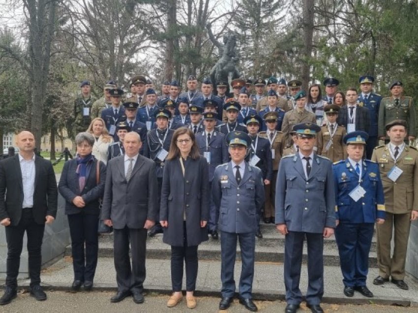 Akademia Bullgare e Forcave Ajrore synon të bëhet Qendër Edukative e Aviacionit
