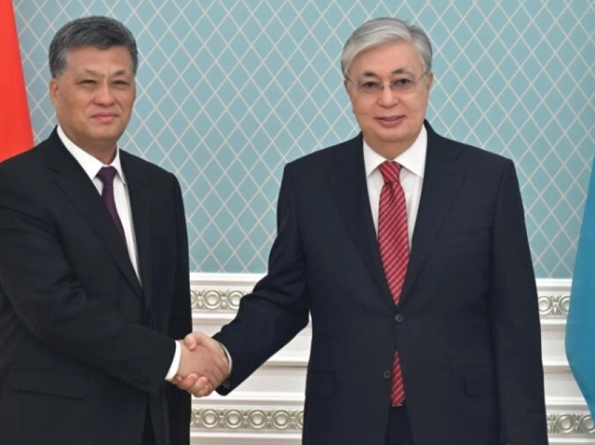 Presidenti i Kazakistanit takohet me shefin e partisë kineze të Xinjiang