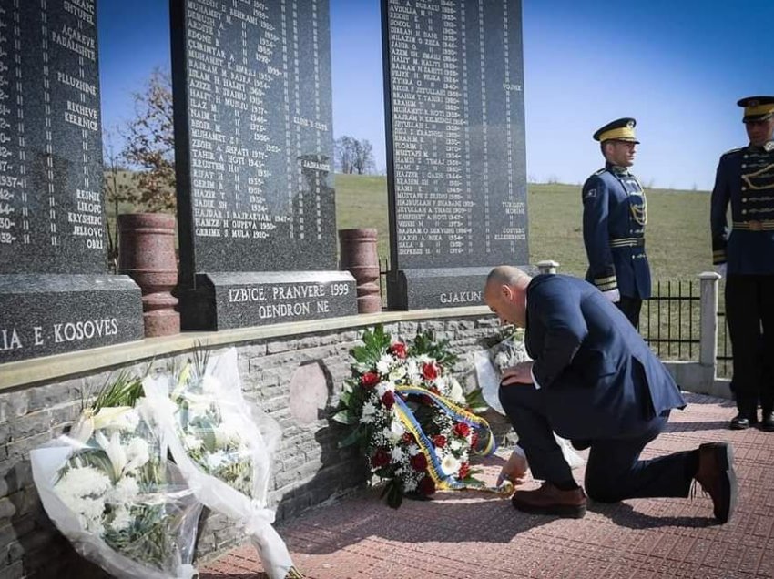 Haradinaj kujton masakrën e Izbicës: Rruga jonë drejt lirisë ishte plot vuajtje e sakrifica 