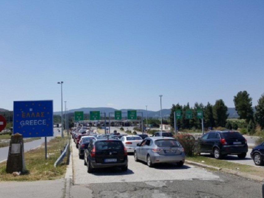 Për hyrje në Maqedoni nga Greqia pritet rret gjysmë ore