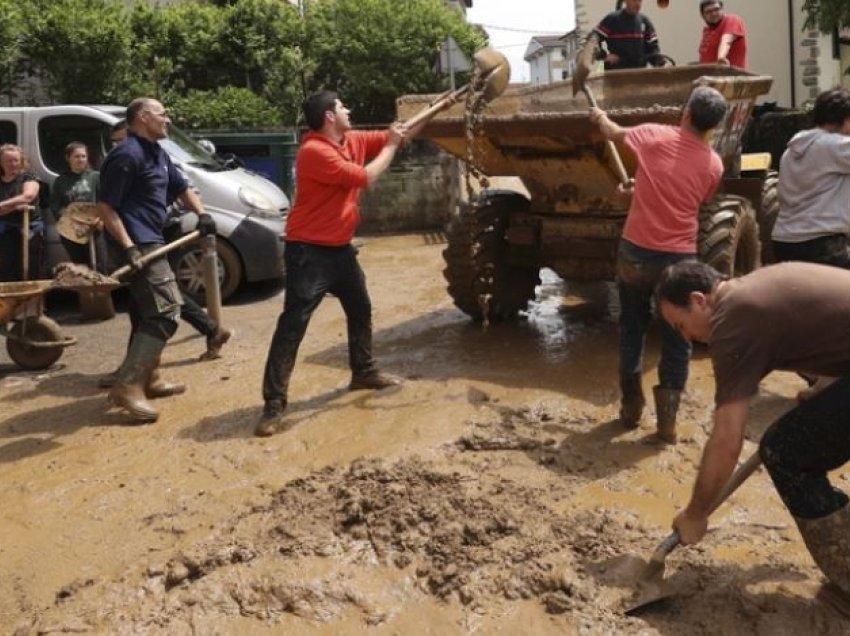 Shkon në 15 numri i viktimave nga përmbytjet në Itali, mbi 36 mijë të evakuuar