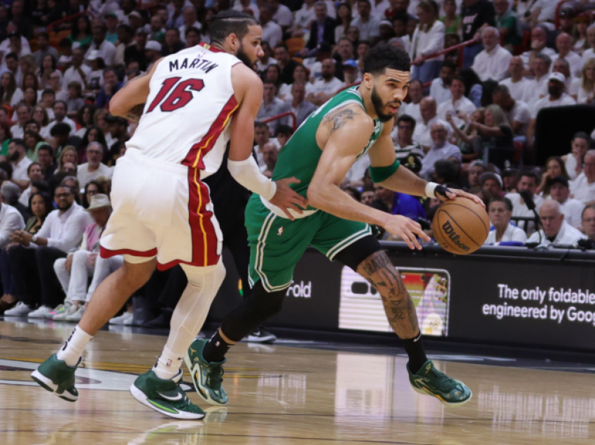 Celtics marrin fitoren e parë ndaj Miami Heat