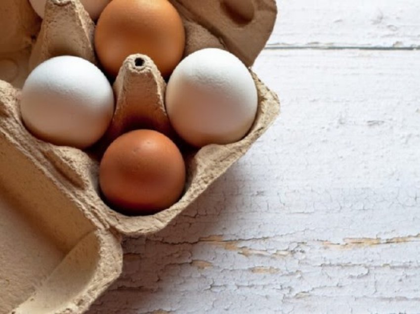 ​Cili është ndryshimi midis vezëve të murrme dhe të bardha?