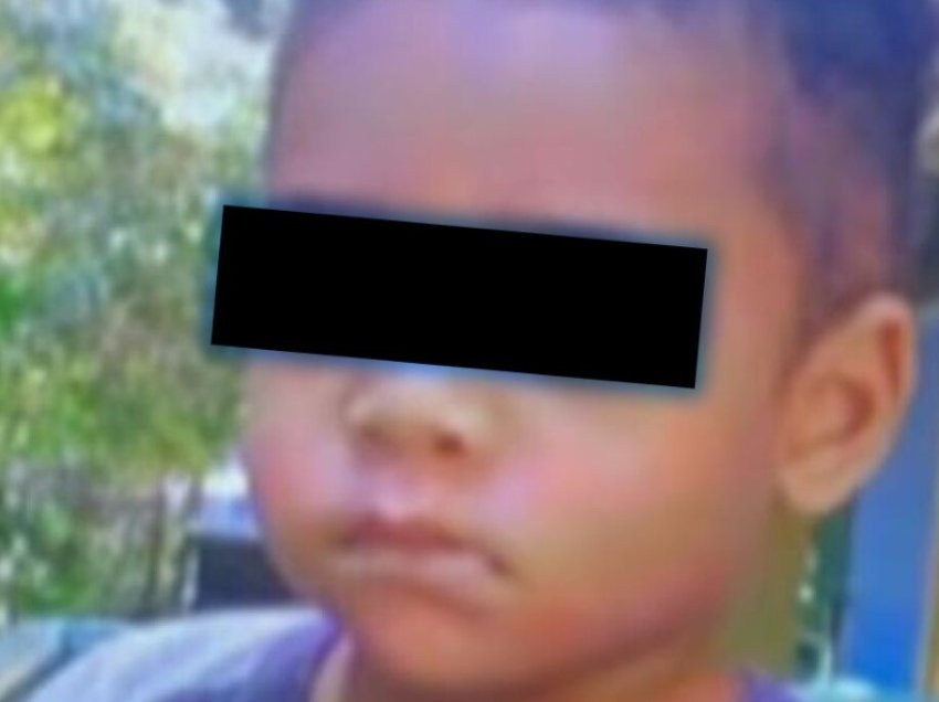 “Im bir nuk donte të shkonte në çerdhe atë ditë”, 2-vjeçari u harrua në autobusin e shkollës, humb jetën nga i nxehti