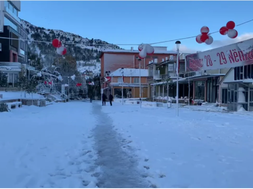 Bulqizë/ Disa fshatra të bllokuar nga trashësia e dëborës