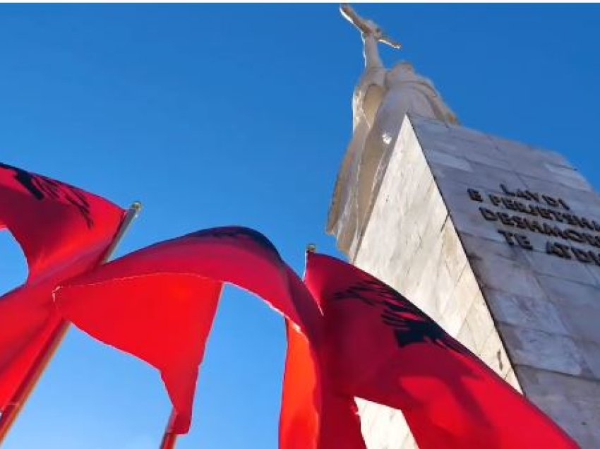 Veliaj uron 111-vjetorin e Pavarësisë: “Flamujt që valëviten sot na tregojnë sa të bekuar jemi që jetojmë në këto toka”