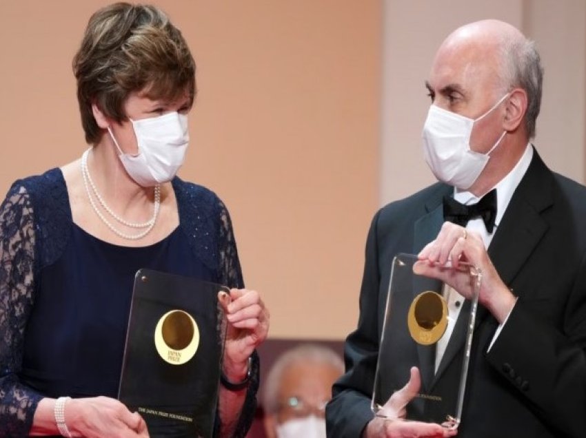 Katalin Kariko dhe Drew Weissman fitojnë çmimin Nobel për mjekësinë