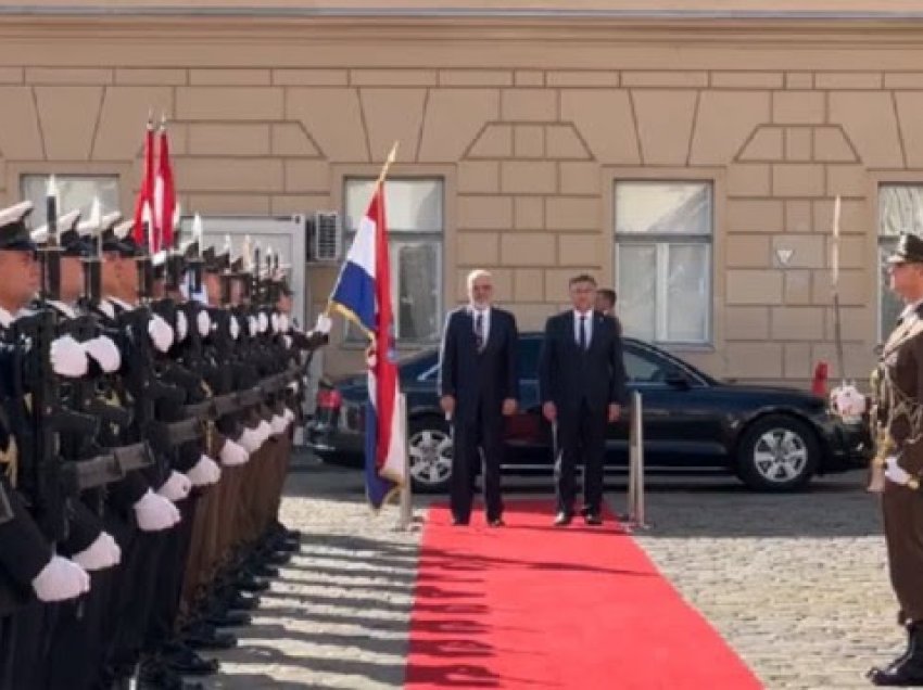 Rama në Zagreb, pritet me ceremoni zyrtare nga kryeministri kroat Plenkoviq