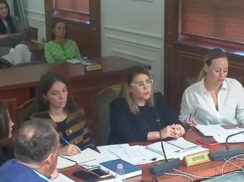 Debat në Komisionin e Ligjeve/ Opozita: Ministria e Shëndetësisë nuk po e ndal dot fenomenin e tullumbaceve me azot