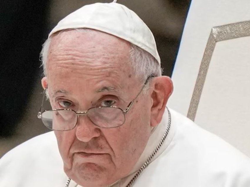 Papa sugjeron se Kisha Katolike mund t’i bekojë lidhjet mes personave të gjinisë së njëjtë