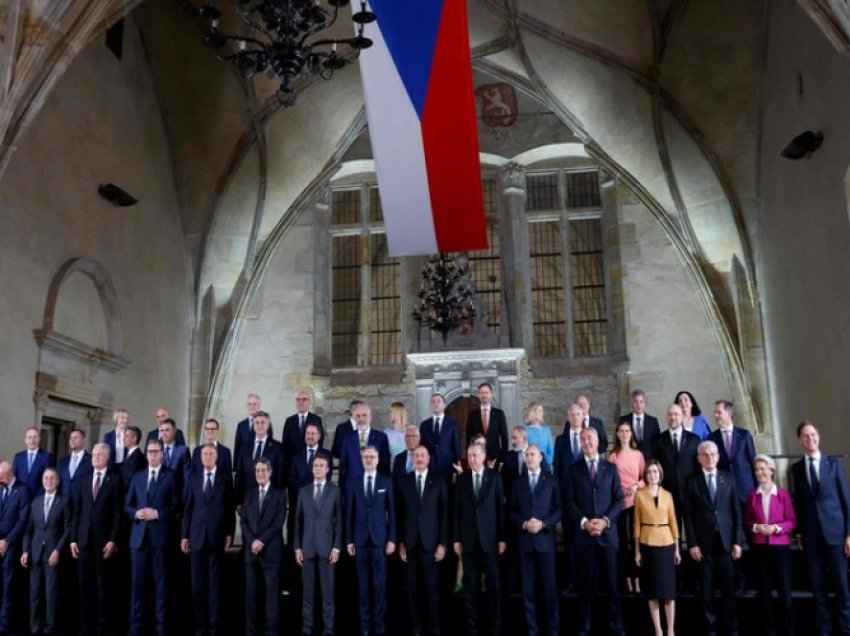 “Politico”: Në samitin e Granadas s’ka vend për dialogun Kosovë-Serbi