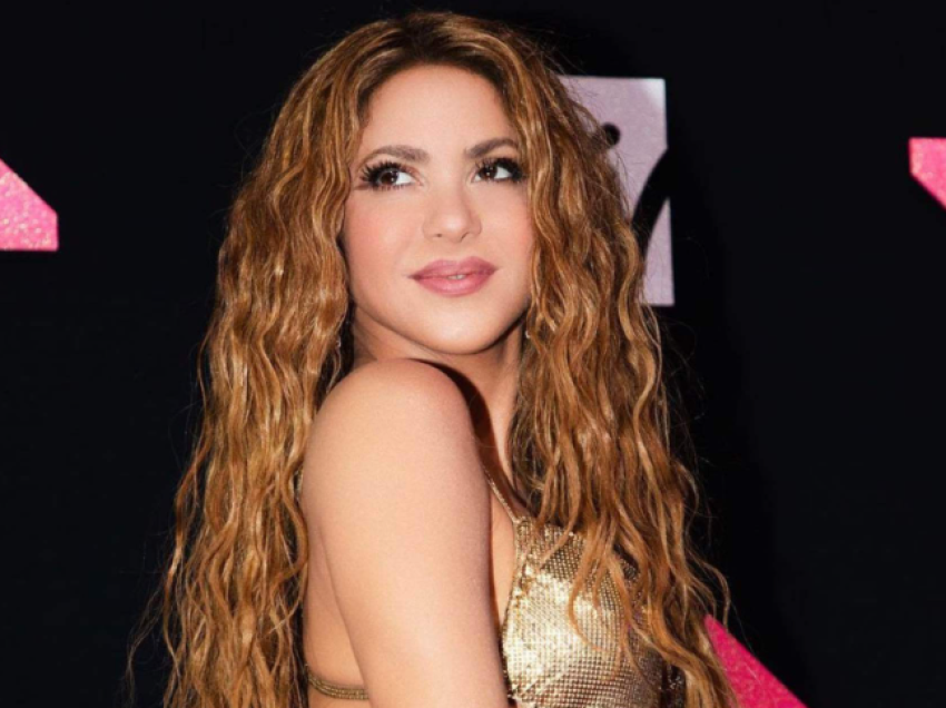 Shakira përfshihet në polemika të reja, publikohen pamjet kur truproja e saj largon me forcë fansin që tentoi t’i afrohej asaj
