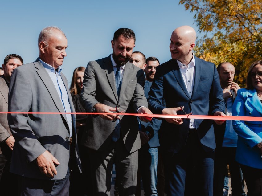 Krasniqi përuron dy projekte në Shtimë dhe Ferizaj në vlerë 100 mijë euro 