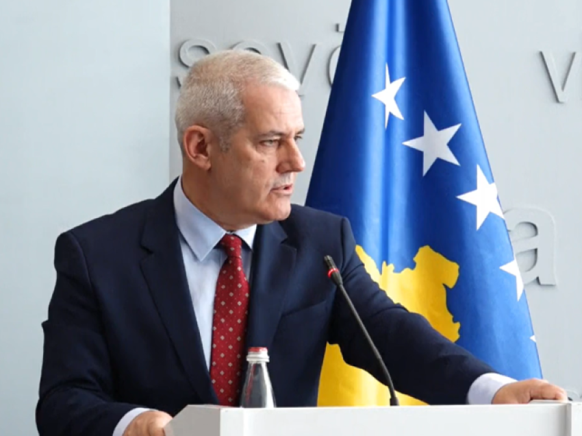 Xhelal Sveçla nënshkruan dokumentin për shtesat e rrezikshmërisë për Policinë e Kosovës