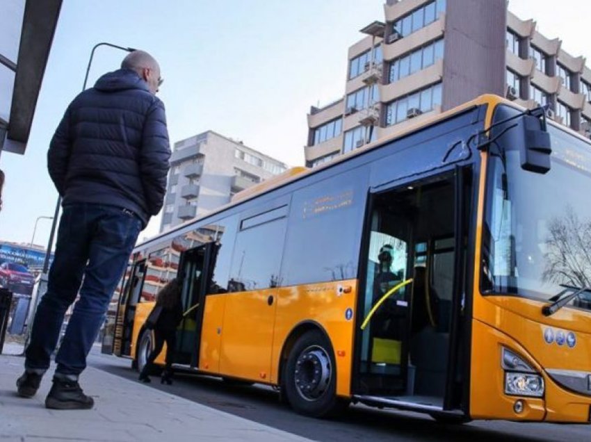 Vdes një i moshuar në autobusin e Trafikut Urban në Prishtinë