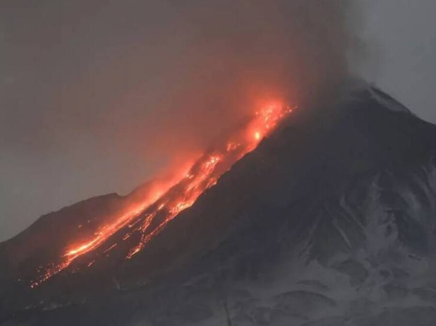 Shpërthen vullkani Kamçatka, nxjerr hi deri në 10 km mbi nivelin e detit