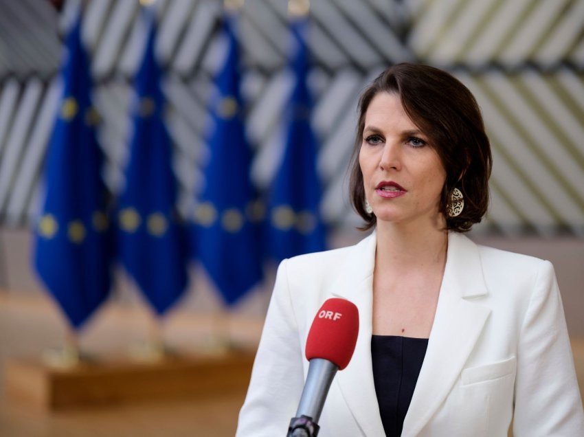 Ministrja austriake Edshtadler: Ftoni Ballkanin perëndimor në tavolinën e BE-së, por pa drejtë vote