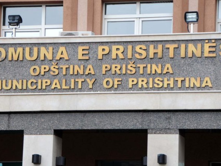Arrestohet pas dy vjetësh që mashtroi njërin për shërbime në Komunën e Prishtinës