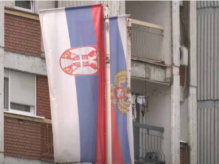Pas arrestimit të tre serbëve në veri, thirren protesta